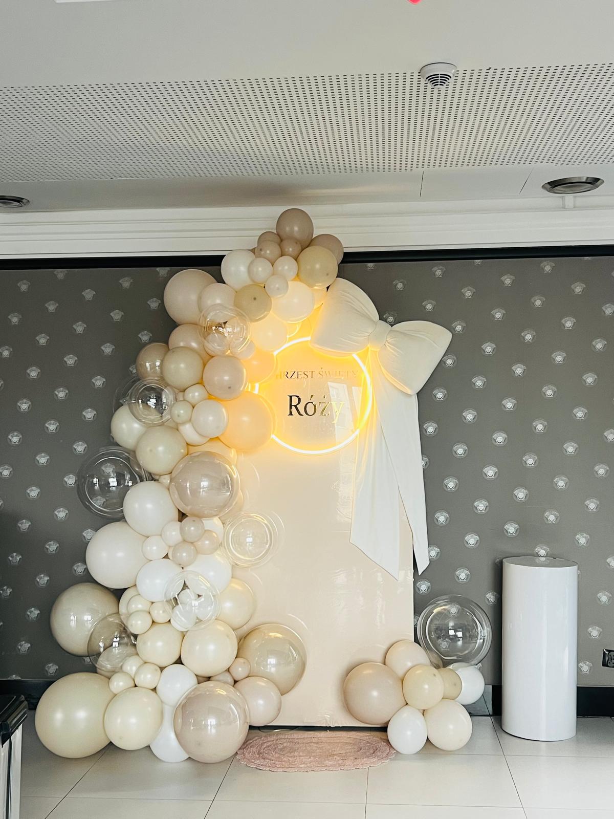 Elegancka Ścianka z kokardą