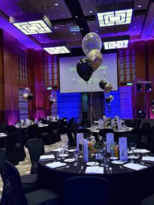 Balonowe kompozycje na stół