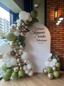 dekoracje na komunię scianka